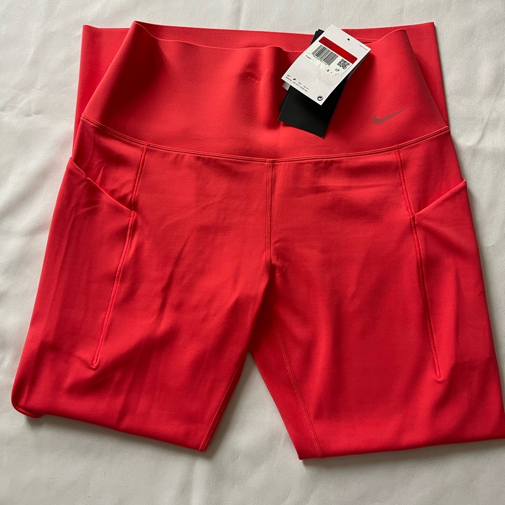 Nike Women's Universa Medium-Support High-Waisted 7/8 Leggings